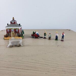 Internat'l Resourcing Liberty Falls & Figures NWT